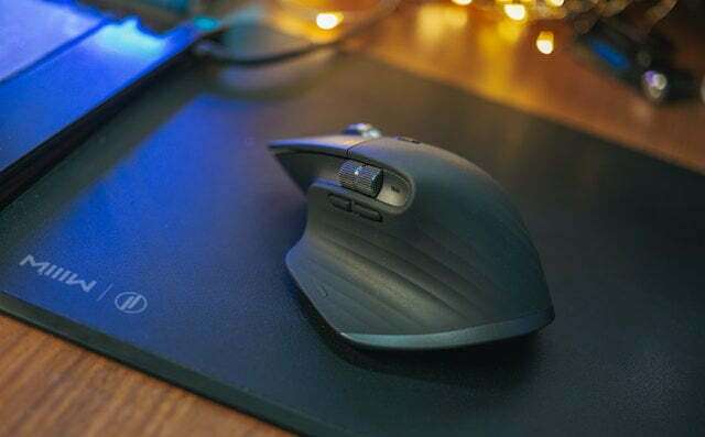 gaming mouse with side buttons
